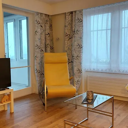 Renovierte 4,5-zi-wohnung Mit Parkplatz In Ruhiger Lage - 90m2 فيل