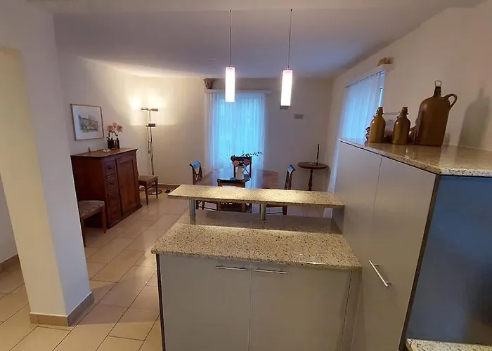 Renovierte 4,5-zi-wohnung Mit Parkplatz In Ruhiger Lage - 90m2 Appartement