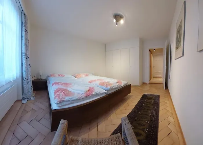 Appartement Renovierte 4,5-zi-wohnung Mit Parkplatz In Ruhiger Lage - 90m2