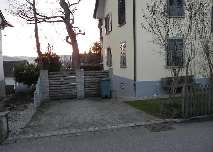 Appartement Renovierte 4,5-zi-wohnung Mit Parkplatz In Ruhiger Lage - 90m2 *