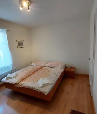 Renovierte 4,5-zi-wohnung Mit Parkplatz In Ruhiger Lage - 90m2 Apartament