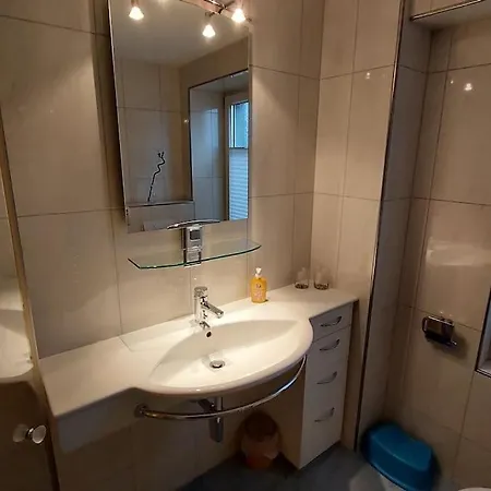 Apartament Renovierte 4,5-zi-wohnung Mit Parkplatz In Ruhiger Lage - 90m2