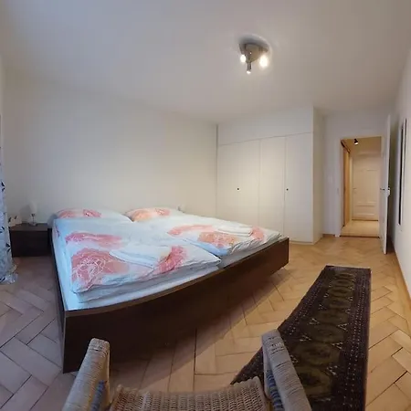 Apartament Renovierte 4,5-zi-wohnung Mit Parkplatz In Ruhiger Lage - 90m2