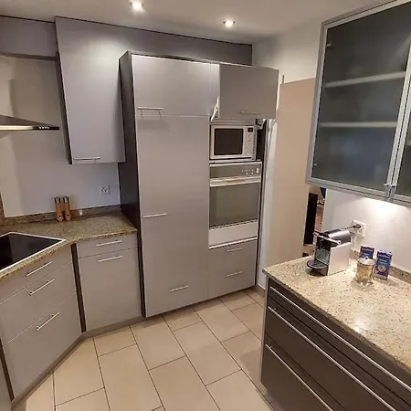 Renovierte 4,5-zi-wohnung Mit Parkplatz In Ruhiger Lage - 90m2 Apartament *