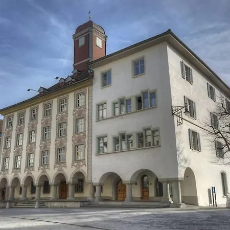 Apartament Renovierte 4,5-zi-wohnung Mit Parkplatz In Ruhiger Lage - 90m2